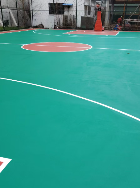 普宁 球场长期使用易出现地面开裂